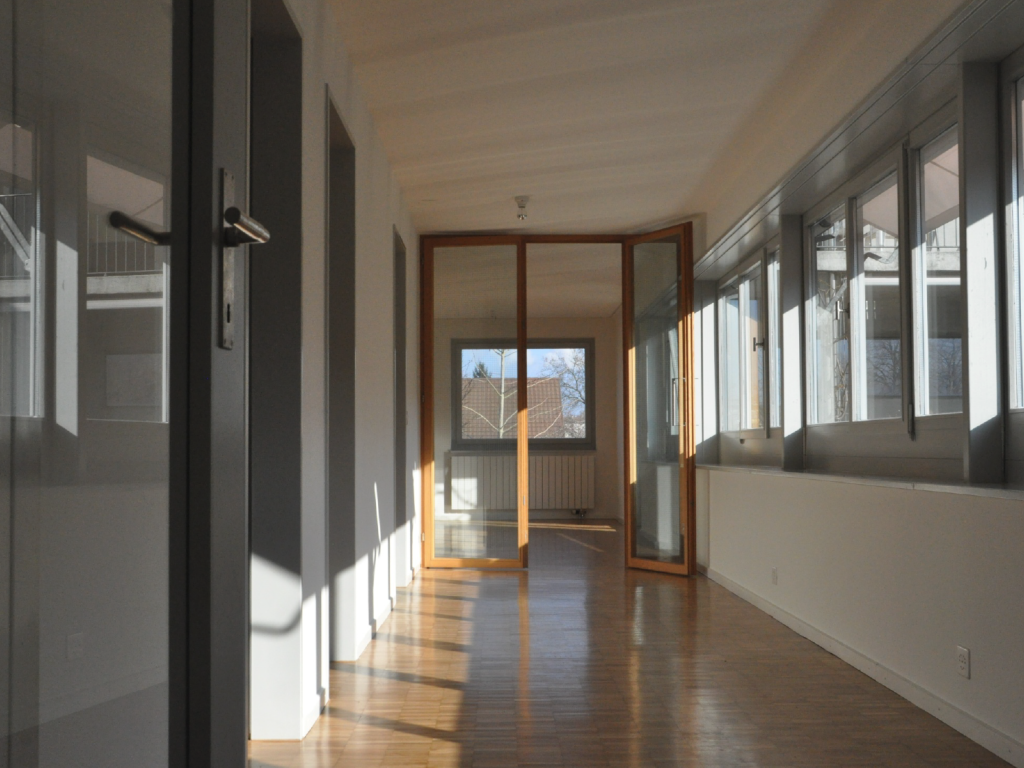 Flur mit Blick ins Wohnzimmer