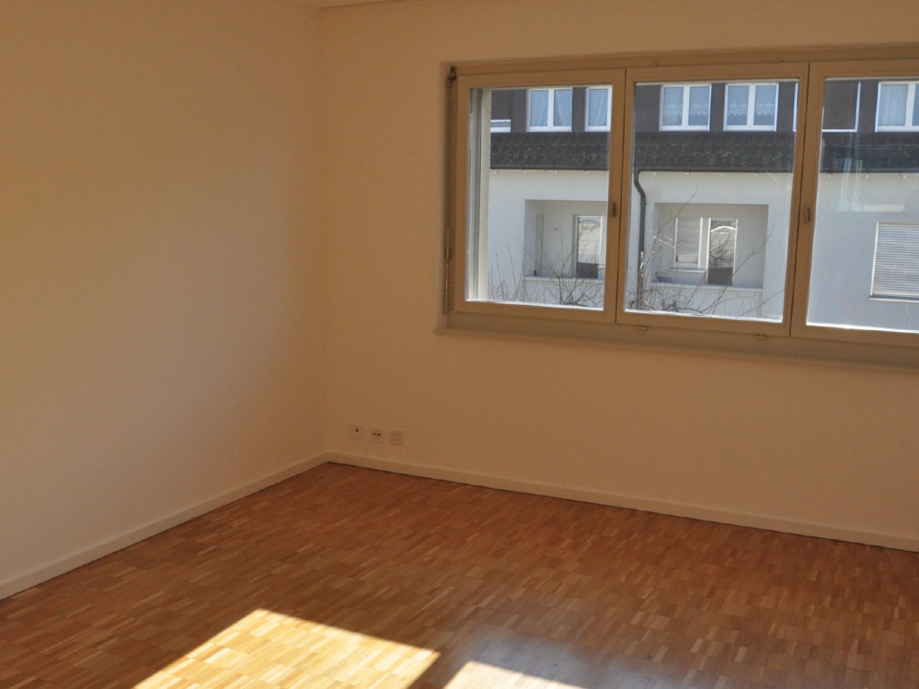 Zimmer mit Parketboden